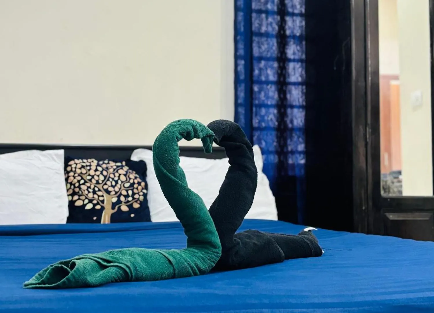 Uniro Rooms & Packages Kochi