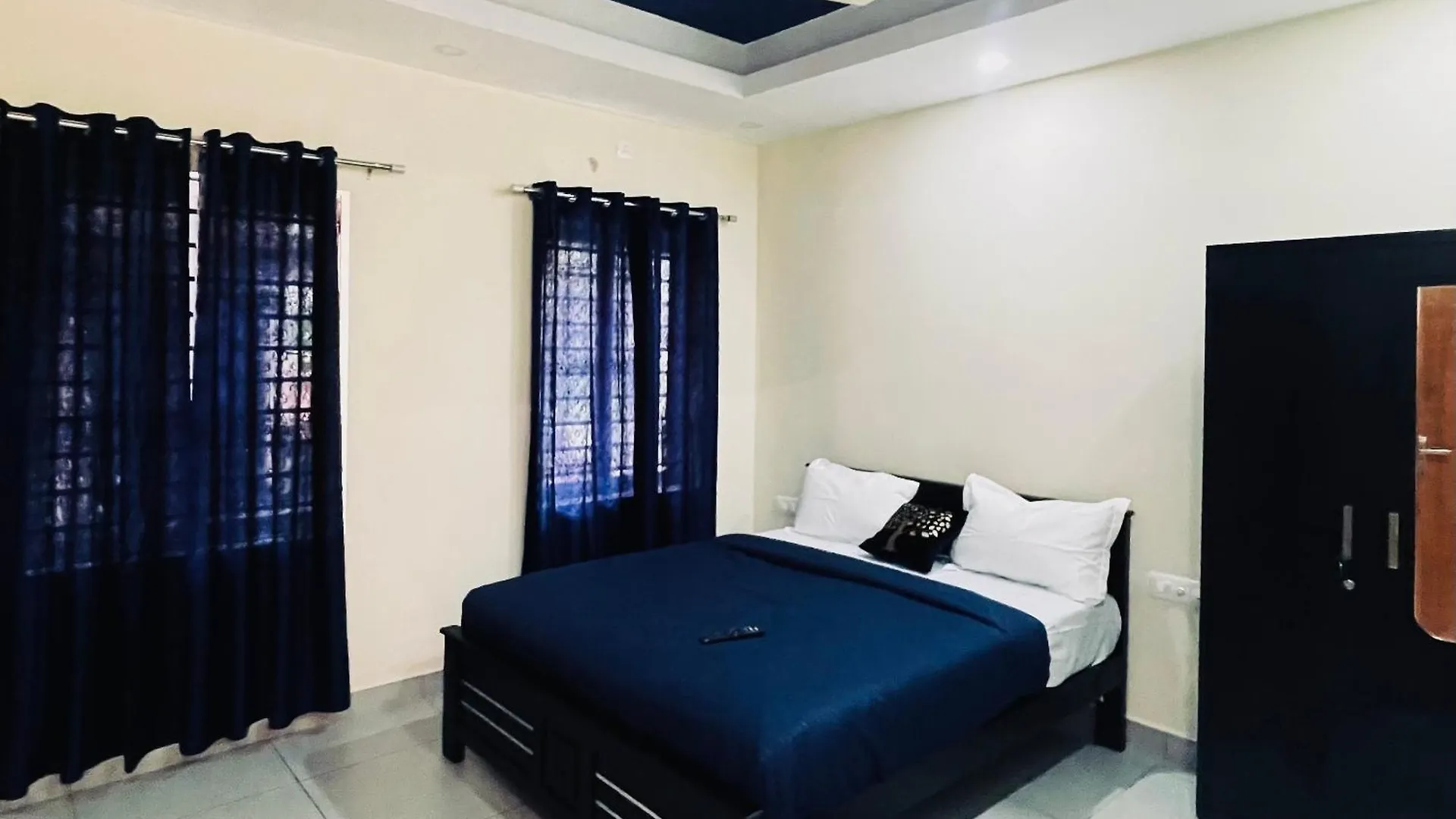 Hotel Uniro Rooms & Packages Kochi