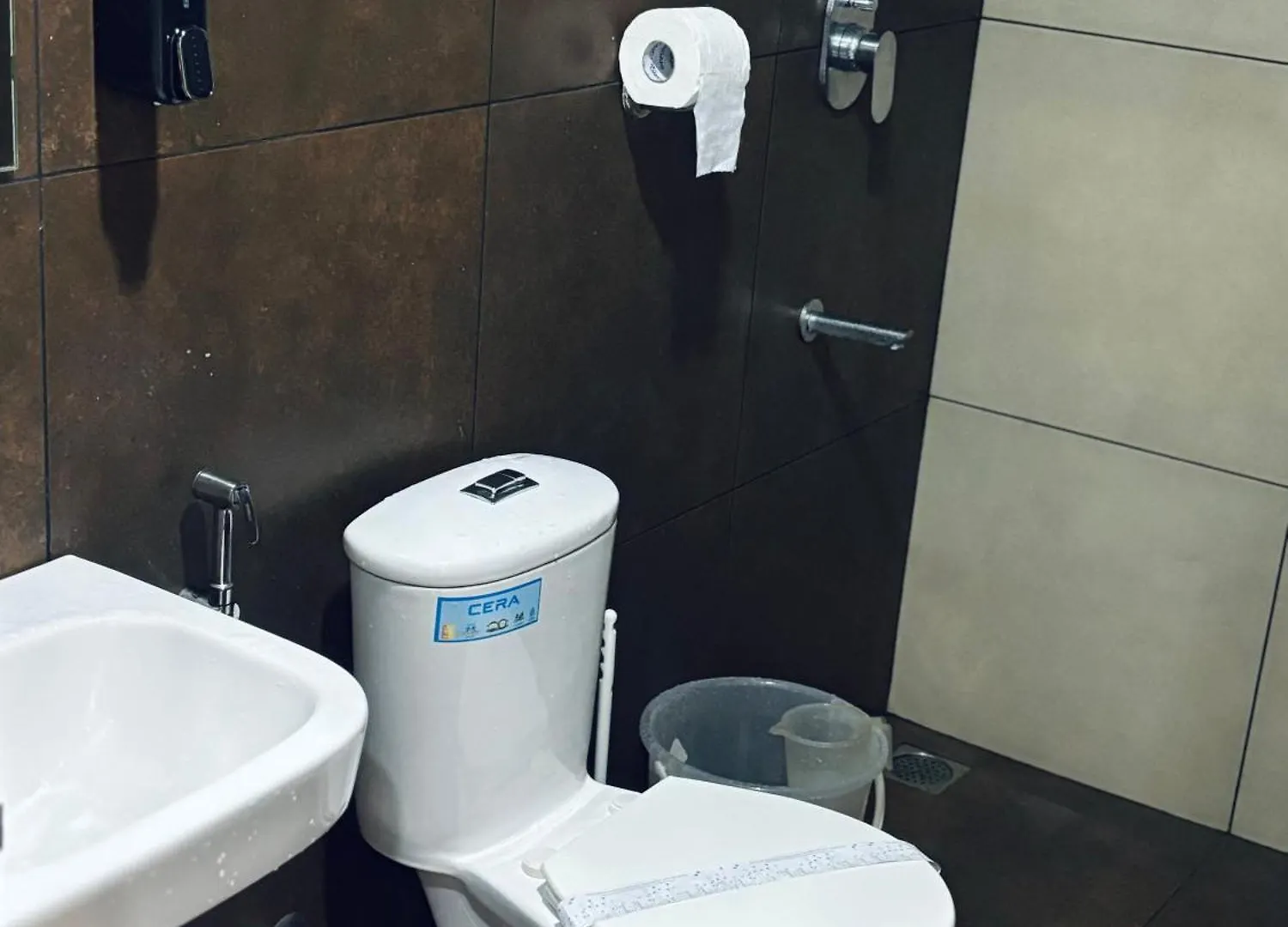 Hotel Uniro Rooms & Packages Kochi