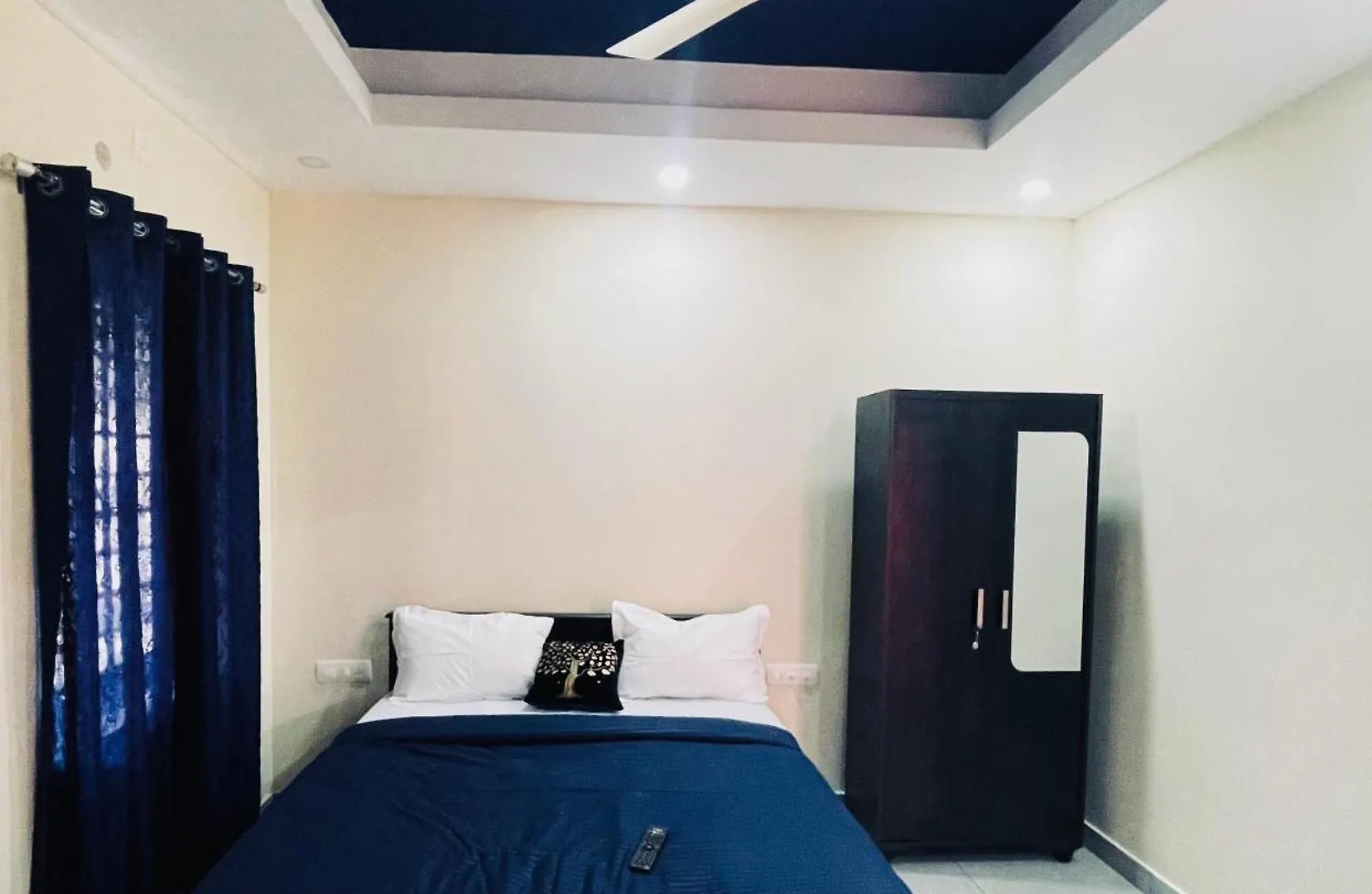 Uniro Rooms & Packages Kochi