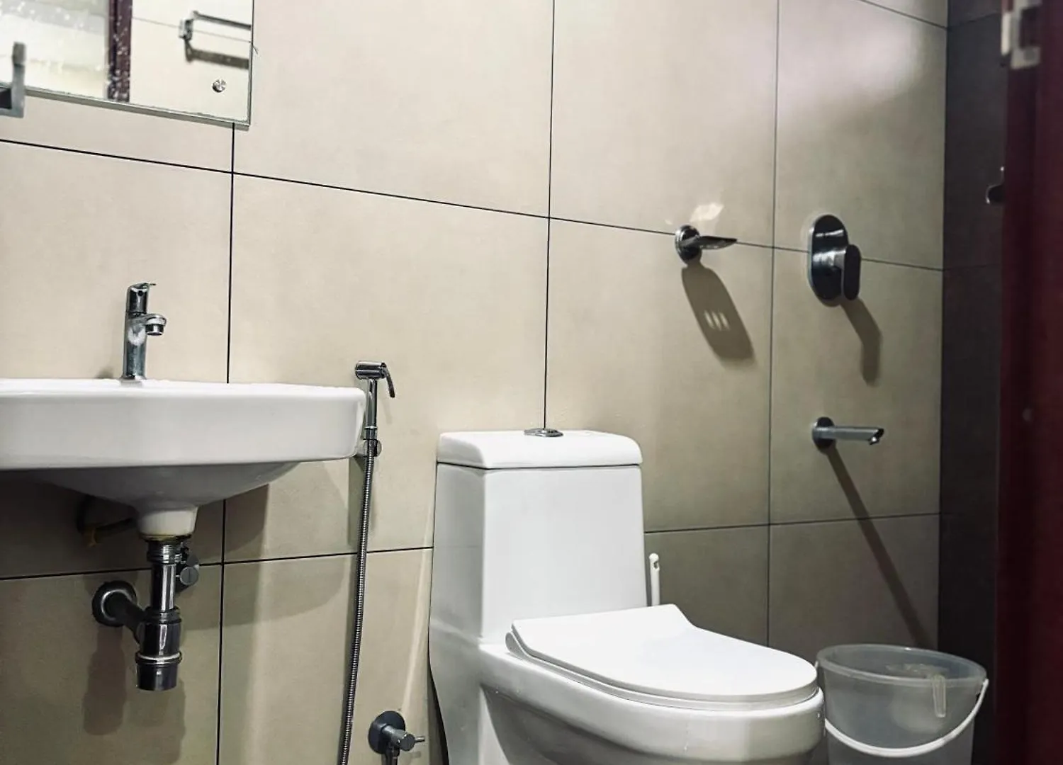 Uniro Rooms & Packages Kochi