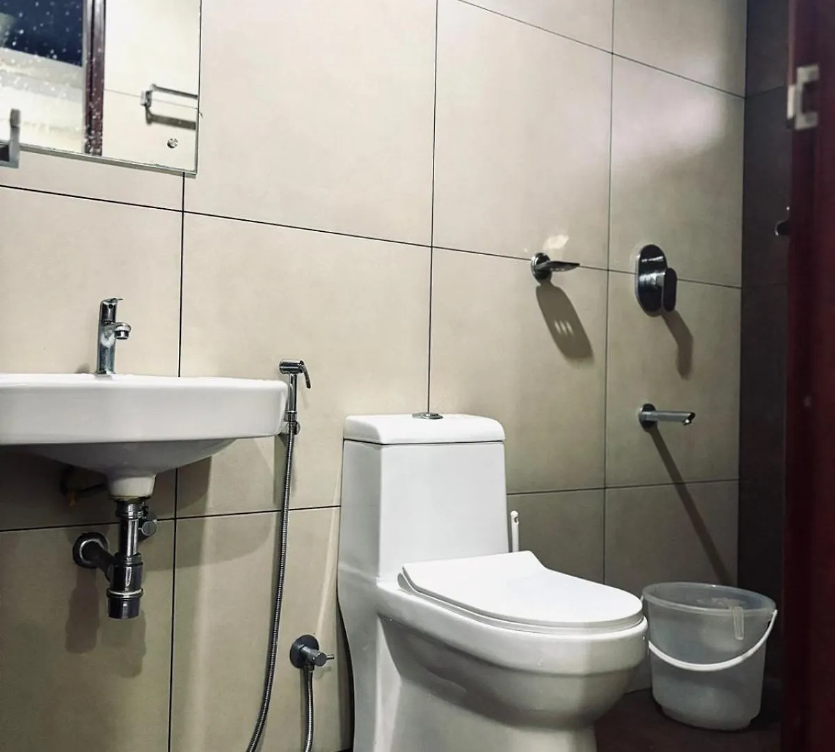 Hotel Uniro Rooms & Packages Kochi