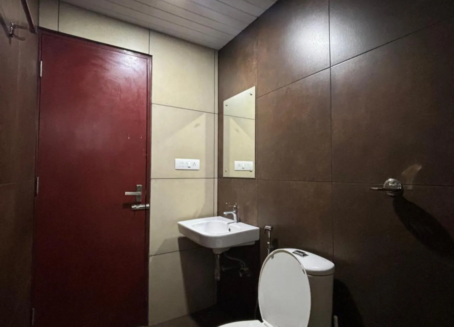 Uniro Rooms & Packages Kochi Hotel
