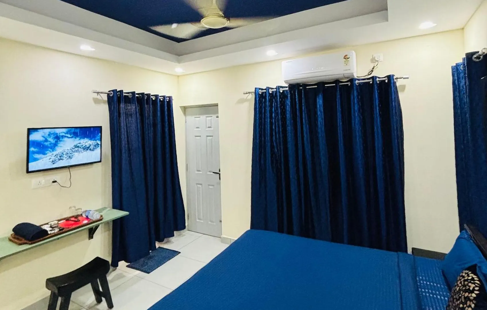 ** Hotel Uniro Rooms & Packages Kochi India