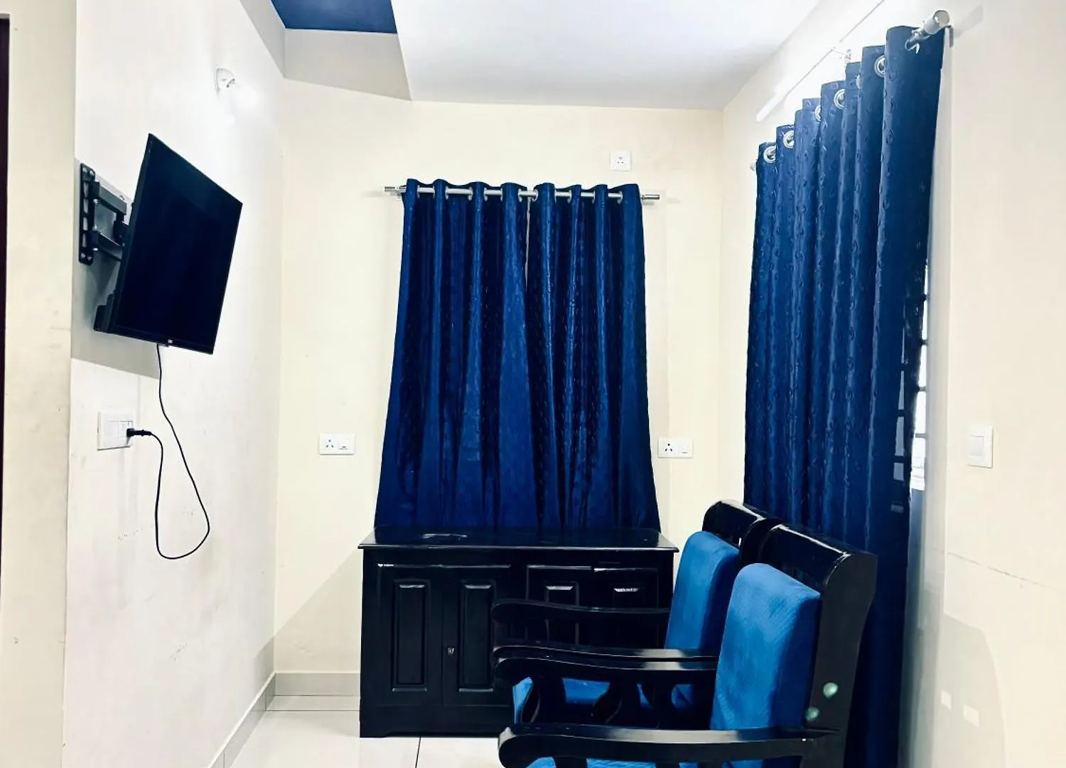 ** Hotel Uniro Rooms & Packages Kochi India