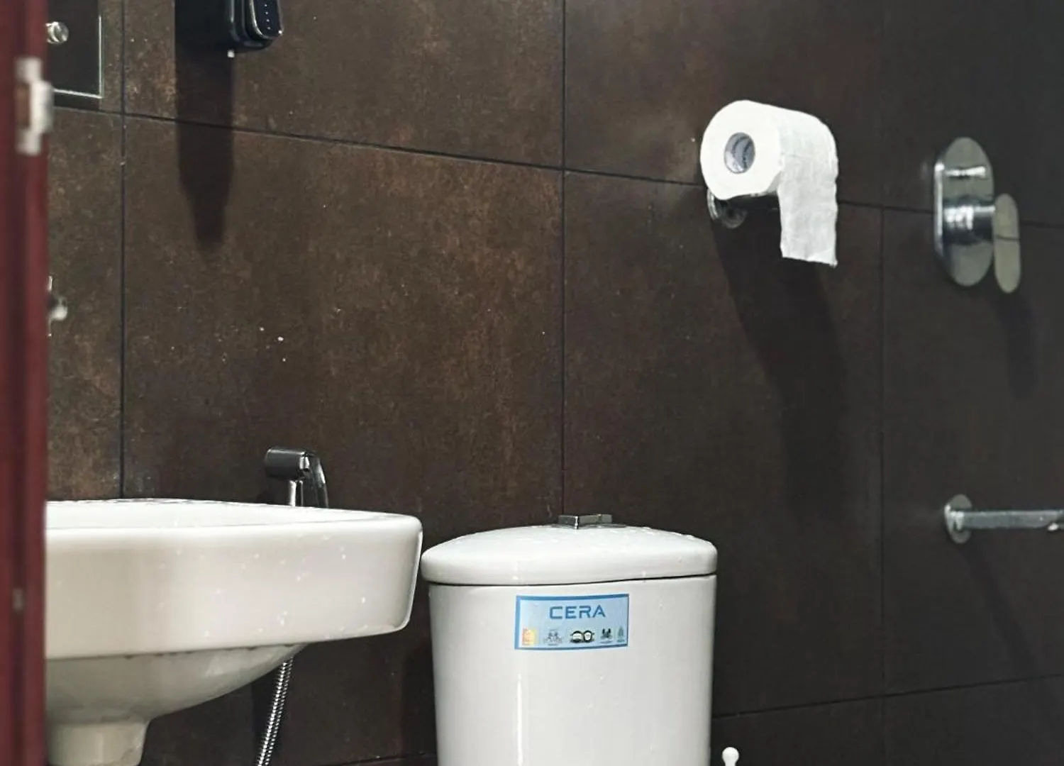 Uniro Rooms & Packages Kochi 2*,